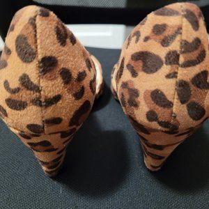 Leopard Pumps - CL by Laundry Angelina 8.5 Medium